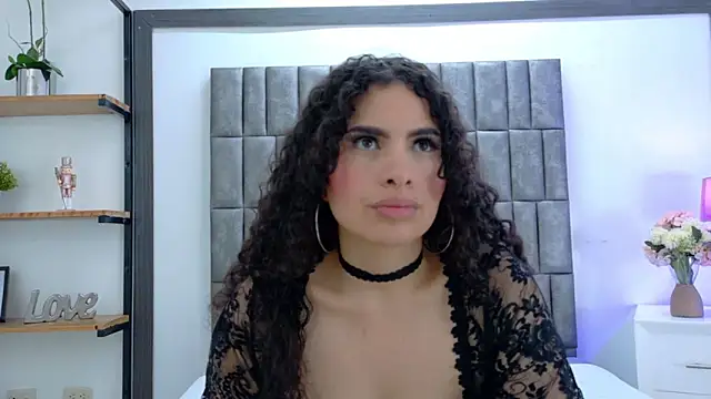 Skyler Fox  online show from May 2, 2026, 8:14 pm