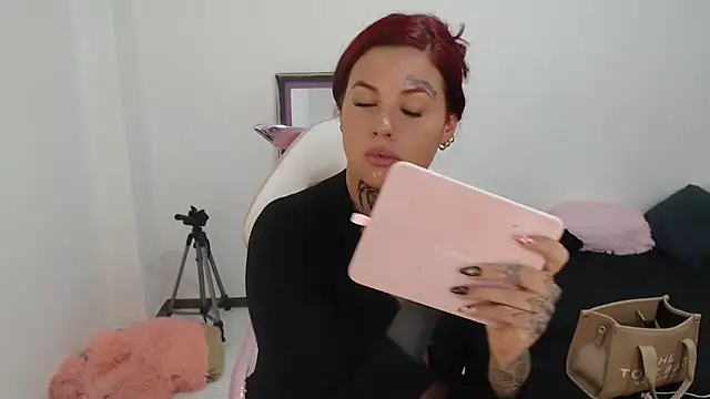 Maddy Vicius19 online show from October 3, 2025, 9:12 pm