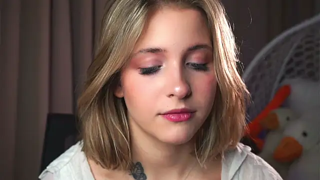 LoveSeekins online show from June 25, 2026, 7:51 pm