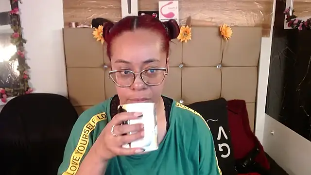 Snapshot of MIA__SPENCER chatting on April 21, 2026, 3:50 pm MIA SPENCER online show from April 21, 2026, 3:50 pm