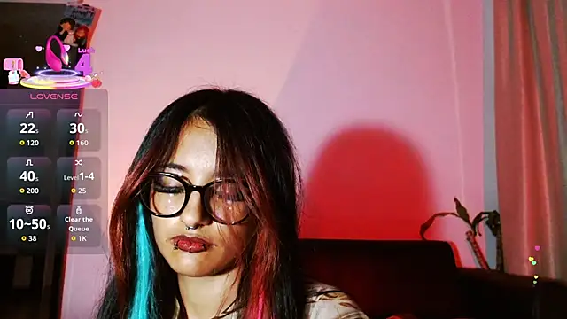 carolinerue online show from October 17, 2025, 1:20 am