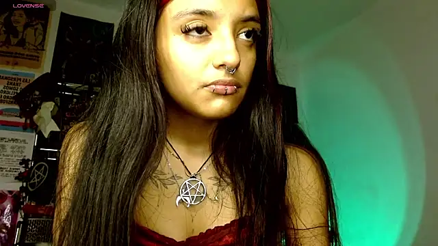 carolinerue online show from April 30, 2026, 8:31 am