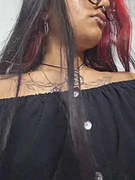carolinerue online show from June 18, 2026, 6:34 pm