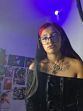carolinerue online show from June 21, 2026, 12:13 am