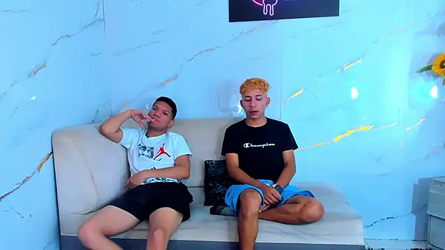 Snapshot of Jhonnys_boys chatting on September 9, 2025, 2:16 pm Jhonnys boys online show from September 9, 2025, 2:16 pm