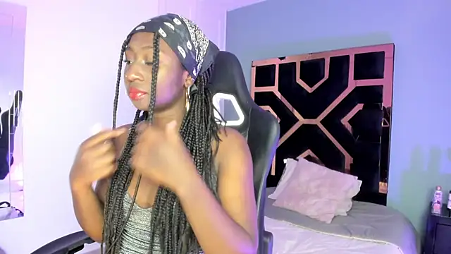 Madison Monroe  online show from September 18, 2025, 11:23 am