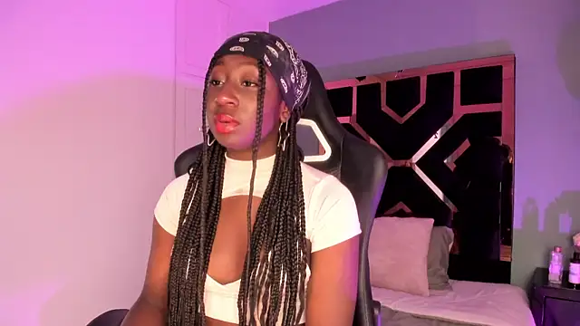 Madison Monroe  online show from September 20, 2025, 11:33 am