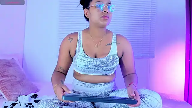 Kira Mason online show from September 10, 2025, 7:14 pm