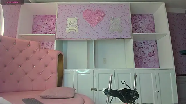 Teffy Cute  online show from October 13, 2025, 3:12 pm