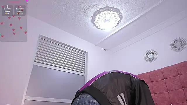 Teffy Cute  online show from October 14, 2025, 5:47 pm