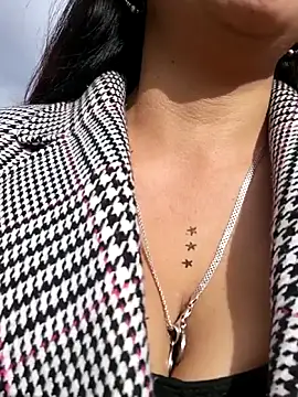 Misshot 01 online show from October 6, 2025, 8:50 pm