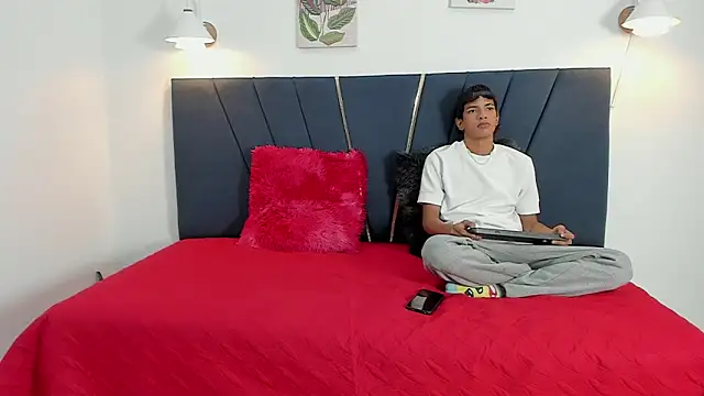 Snapshot of maicol_cum23 chatting on September 18, 2025, 1:02 pm maicol cum23 online show from September 18, 2025, 1:02 pm