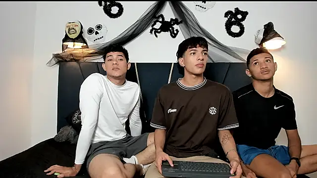 Snapshot of maicol_cum23 chatting on October 28, 2025, 4:27 am maicol cum23 online show from October 28, 2025, 4:27 am