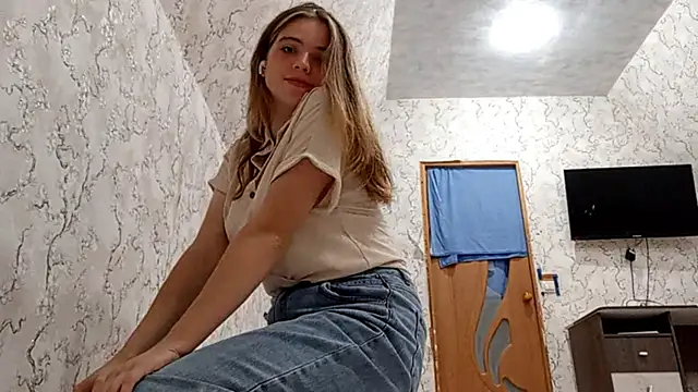 EdieMiernik online show from September 10, 2025, 3:56 pm
