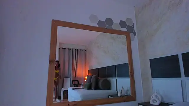 Snapshot of Susanna_Cute chatting on October 20, 2025, 1:11 pm Susanna Cute online show from October 20, 2025, 1:11 pm