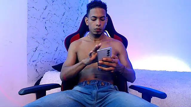 lorian vikel online show from November 26, 2025, 9:05 pm