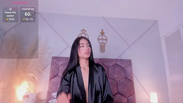 nicol giraldoo online show from May 9, 2026, 3:23 am