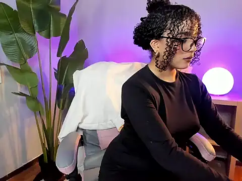 hannax   online show from September 12, 2025, 5:51 am