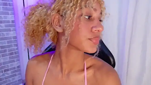 Snapshot of golden_luna chatting on September 17, 2025, 4:58 am golden luna online show from September 17, 2025, 4:58 am