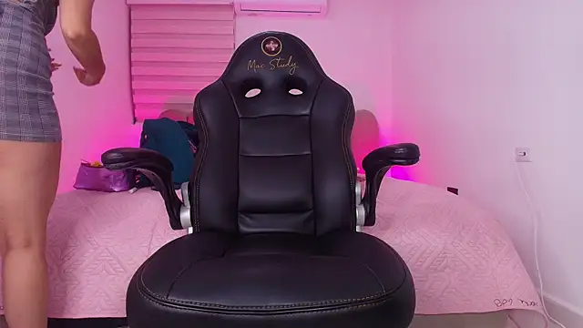 abbyrouss  online show from November 22, 2025, 3:38 am