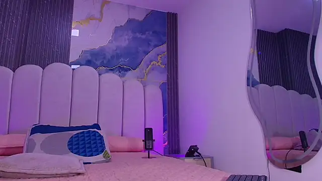 abbyrouss  online show from June 18, 2026, 3:07 am
