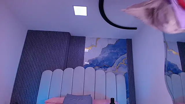 abbyrouss  online show from June 19, 2026, 3:11 am