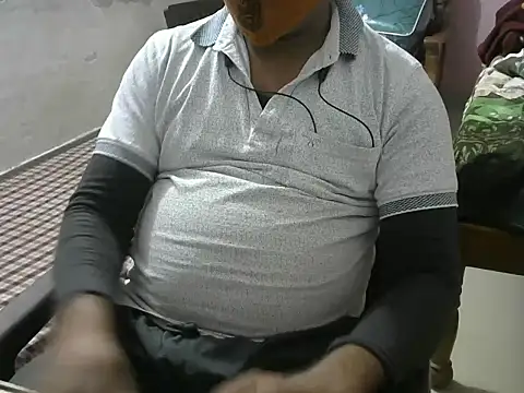 Famit025 online show from January 9, 2026, 5:37 pm