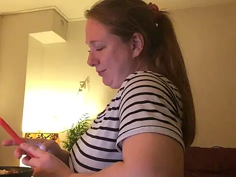 Snapshot of MazySunny chatting on October 31, 2025, 9:05 pm MazySunny online show from October 31, 2025, 9:05 pm