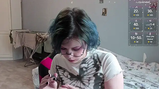 Alice Zev online show from November 8, 2025, 11:43 am