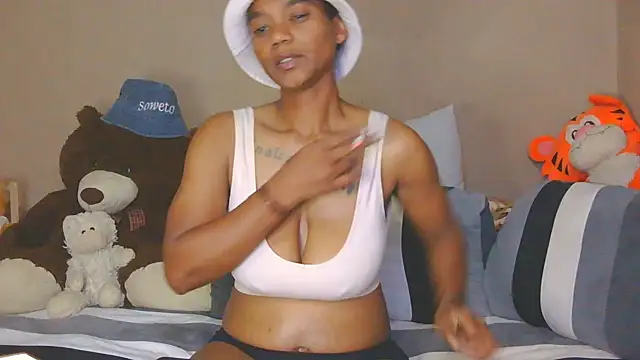 JANIELEE online show from September 18, 2025, 8:33 pm