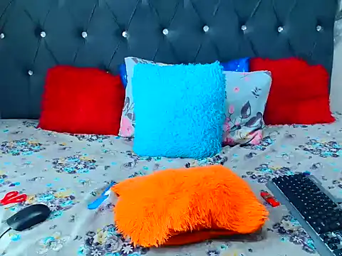 YummyJellybooty13 online show from September 20, 2025, 11:17 pm