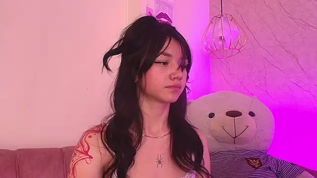 april bennett online show from November 12, 2025, 5:02 pm