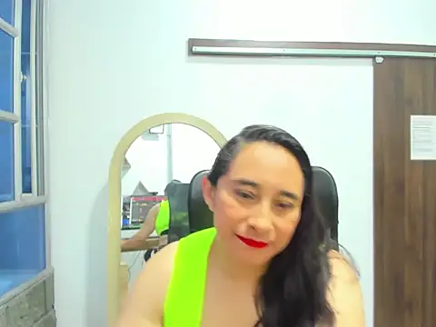 Snapshot of LeilaSmith_ chatting on October 13, 2025, 11:43 am LeilaSmith online show from October 13, 2025, 11:43 am