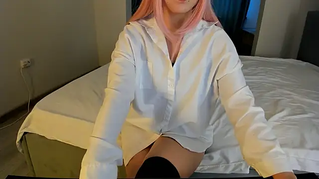 yanyaan online show from October 23, 2025, 3:17 am