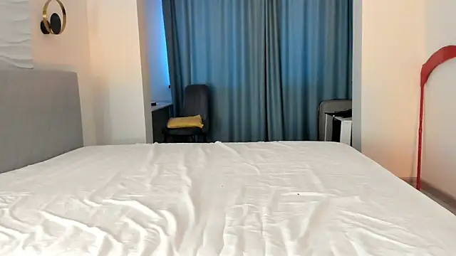 yanyaan online show from November 4, 2025, 4:00 am