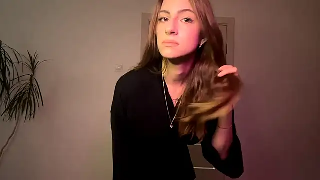 SophiaHils online show from September 10, 2025, 6:13 am