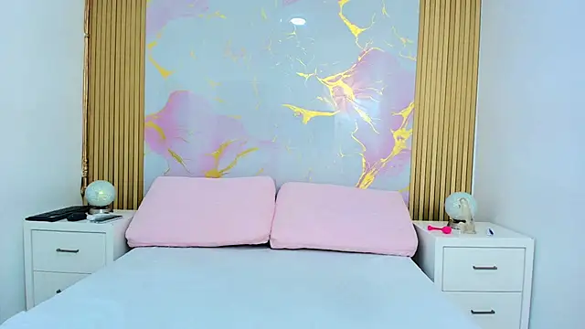 Snapshot of AlishaDixon chatting on September 21, 2025, 12:29 pm AlishaDixon online show from September 21, 2025, 12:29 pm