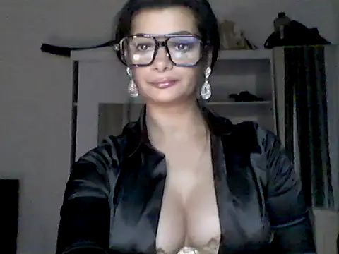 Snapshot of Pillango1212 chatting on September 23, 2025, 4:54 pm Pillango1212 online show from September 23, 2025, 4:54 pm