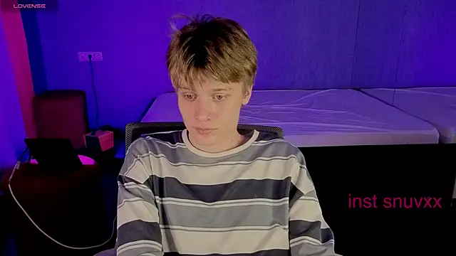 Snapshot of LouieEvans chatting on October 10, 2025, 4:06 pm LouieEvans online show from October 10, 2025, 4:06 pm