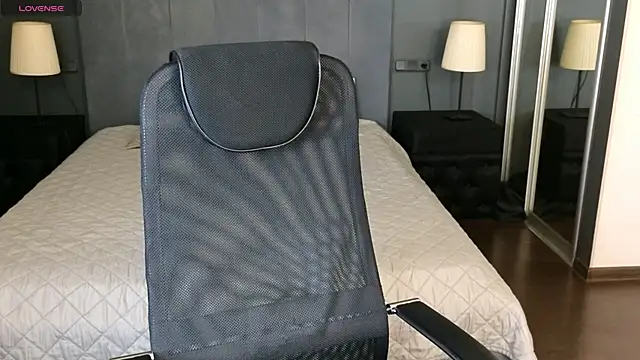 Snapshot of LouieEvans chatting on October 28, 2025, 8:55 pm LouieEvans online show from October 28, 2025, 8:55 pm