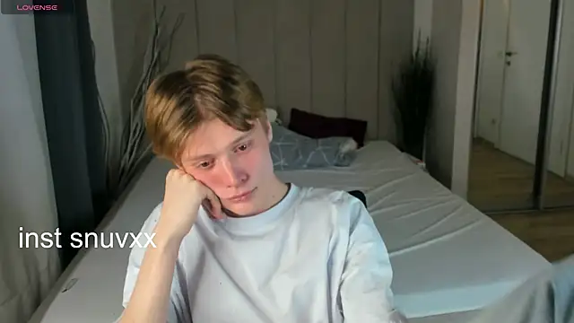 Snapshot of LouieEvans chatting on November 2, 2025, 8:55 pm LouieEvans online show from November 2, 2025, 8:55 pm