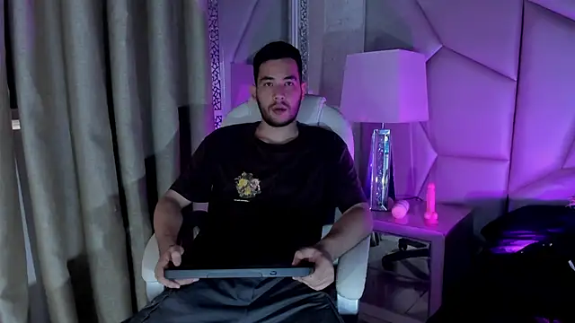 Snapshot of matti_de_lucaa chatting on September 17, 2025, 5:25 pm matti de lucaa online show from September 17, 2025, 5:25 pm