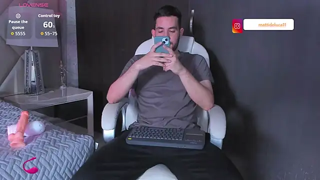 Snapshot of matti_de_lucaa chatting on October 15, 2025, 5:35 pm matti de lucaa online show from October 15, 2025, 5:35 pm