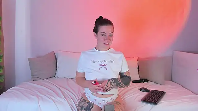 Snapshot of MiaKhallirae chatting on October 23, 2025, 10:03 am MiaKhallirae online show from October 23, 2025, 10:03 am