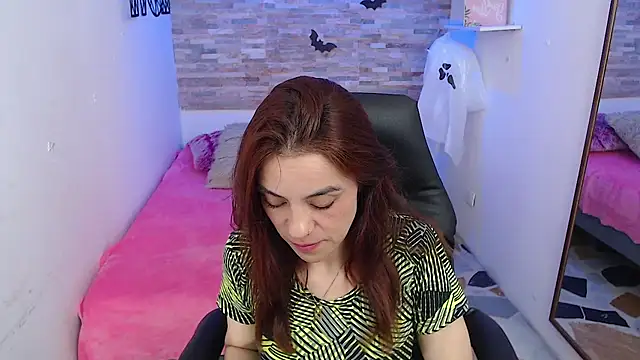 KendallWood  online show from October 31, 2025, 1:56 pm