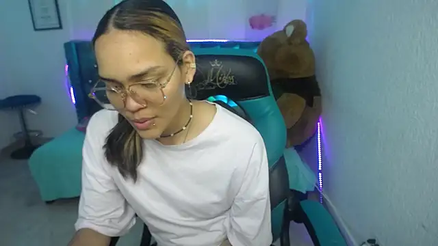 Lola bikers m online show from September 22, 2025, 1:24 pm
