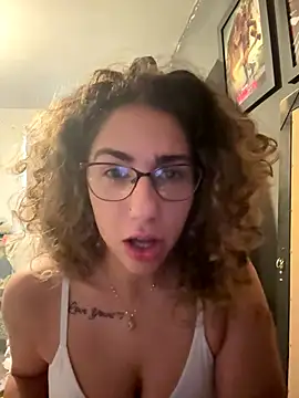 HoneyHolls online show from September 10, 2025, 8:47 am
