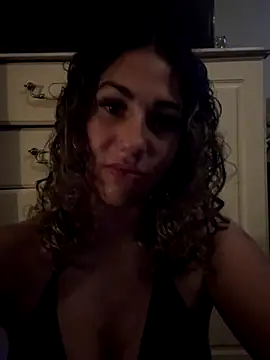 HoneyHolls online show from September 11, 2025, 6:19 pm
