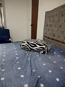 ellafrost-1 online show from October 4, 2025, 4:05 pm