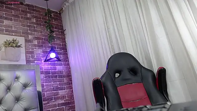 Snapshot of curbjerry chatting on October 15, 2025, 7:58 pm curbjerry online show from October 15, 2025, 7:58 pm